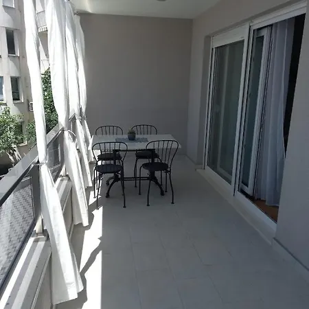 Modern Style 아파트 마카르스카